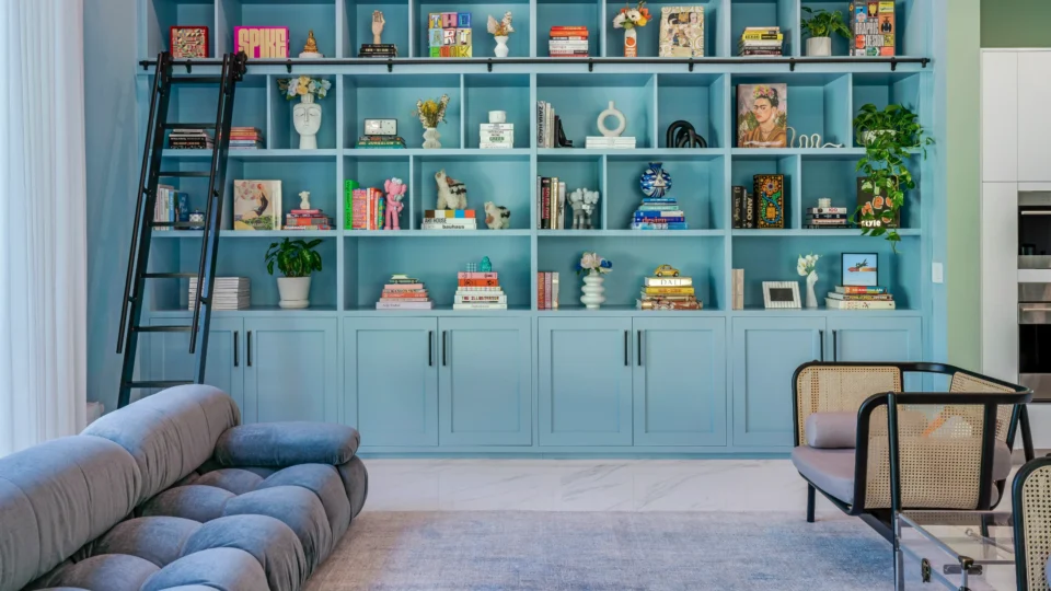 Custom built-in bookshelf by ROA Woodwork