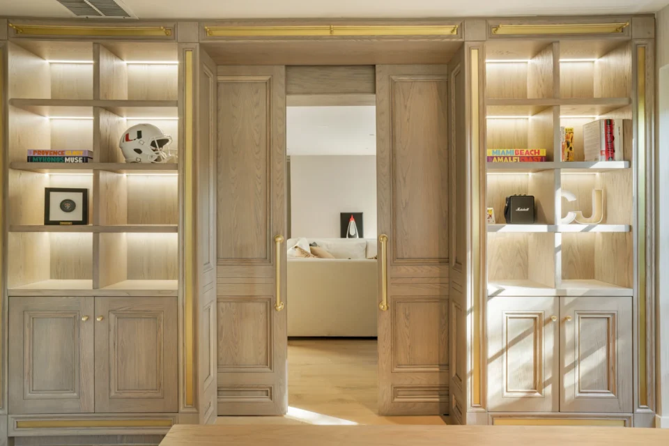 Custom built-in bookshelf, detail view 2